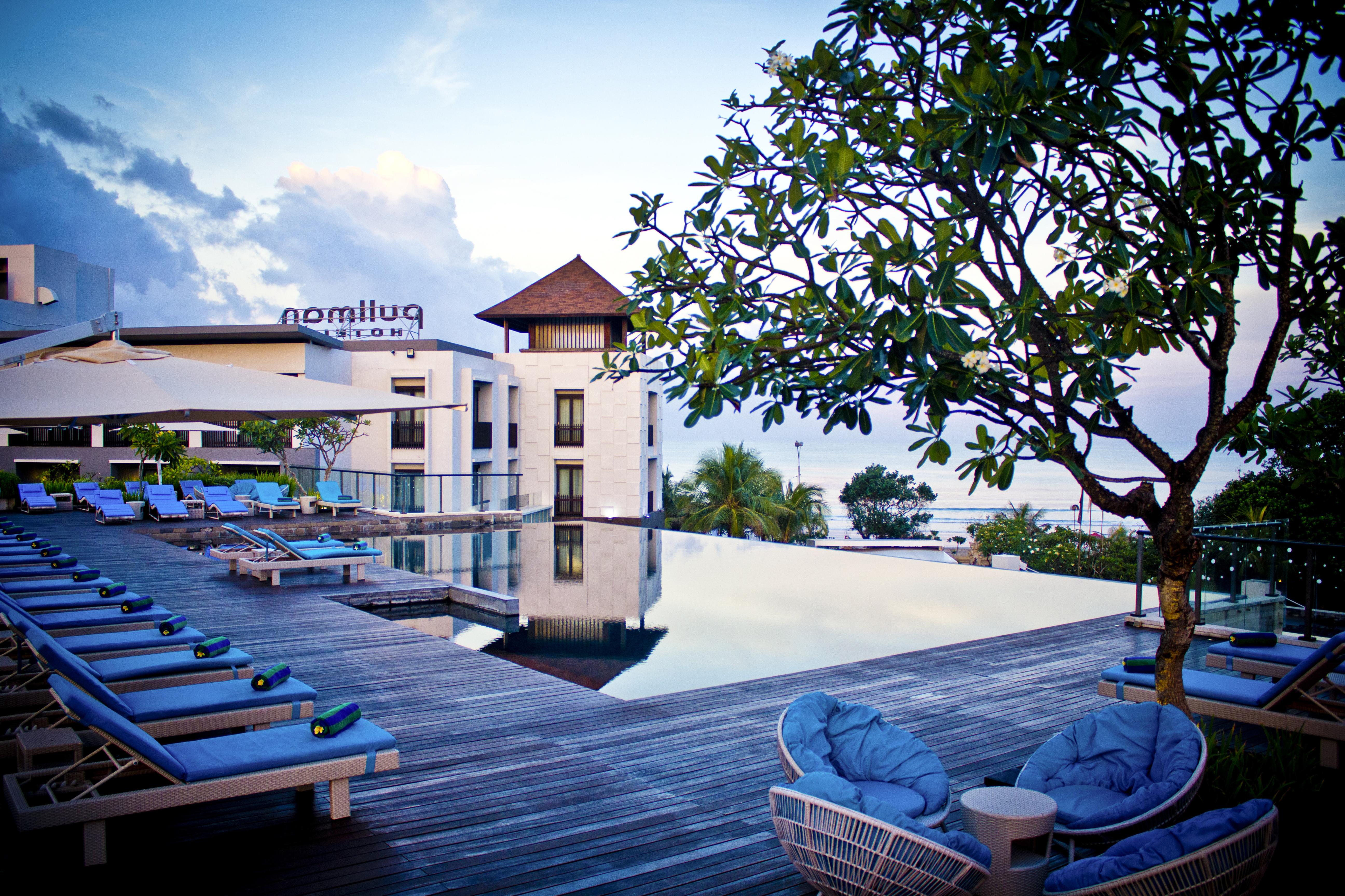 Pullman Bali Legian Beach Exterior photo Infinity pool at nomillaa